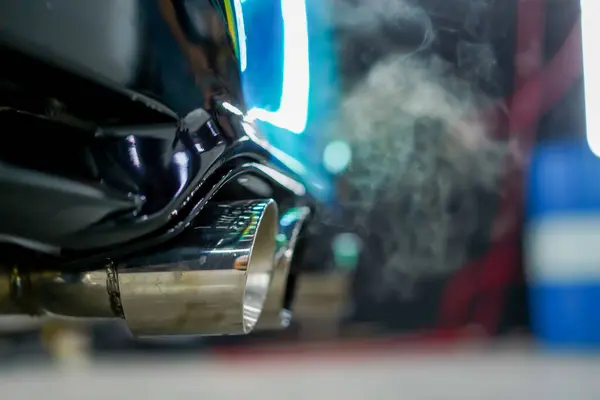 Close Exhaust Pipe Emitting Smoke Chameleon Colored Luxury Car Process — Stock Photo, Image