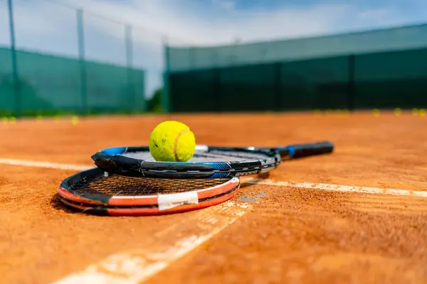 Close Sports Equipment Tennis Rackets Balls Lie Outdoor Ground Court — Stock Photo, Image