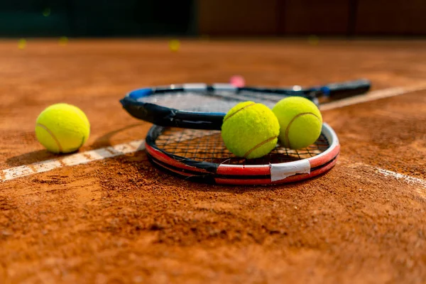 Close Sports Equipment Tennis Rackets Balls Lie Outdoor Ground Court — Stock Photo, Image