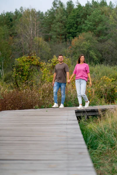 Young Married Couple Man Woman Walking Forest Holding Hands Enjoying — Stock Photo, Image