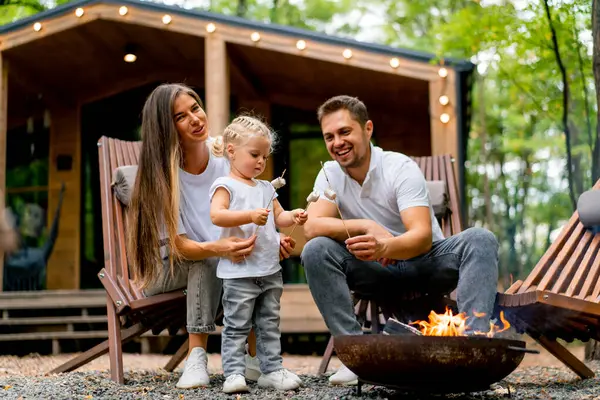 Cute Young Family Dad Mom Daughter Sitting Together Fire Forest — Stock Photo, Image