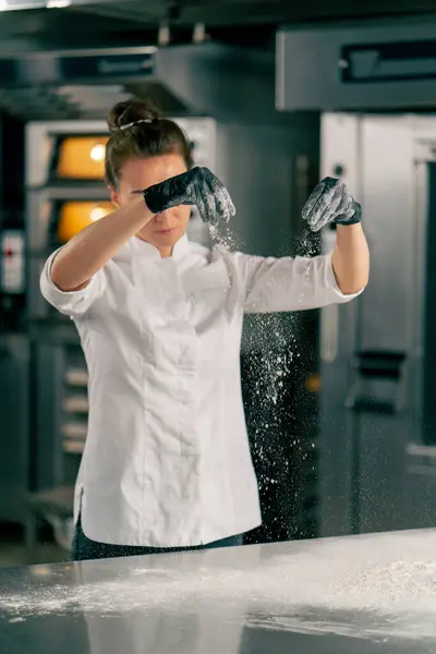 Girl Chef Baker Effectively Sprinkles Flour Kitchen Surface Prepare Dough — Stock Photo, Image