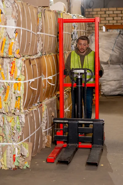 Worker Using Stacker Lifts Transports Cargo Cardboard Box Things Recycling — Stock Photo, Image