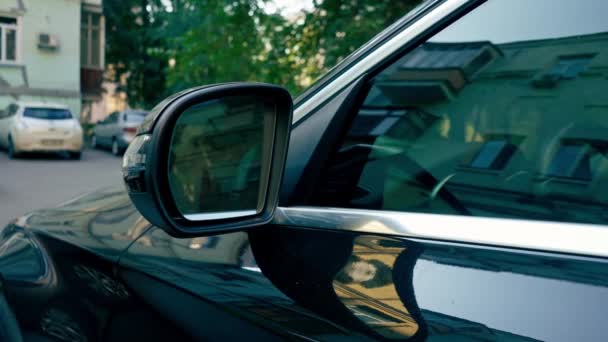 Zbliżenie Lusterka Bocznego Czarnego Luksusowego Samochodu Klasy Biznes Szczegółowo Transportu — Wideo stockowe