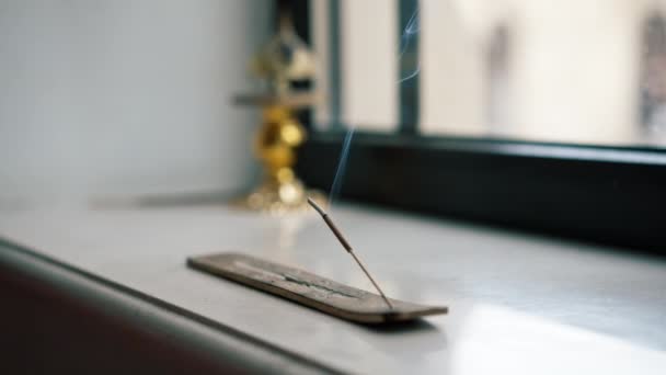 Close Shot Gray Smoke Fading Sandalwood Incense Lying Stand Window — Stock Video