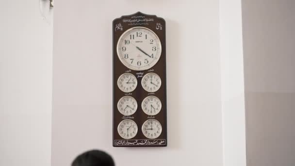 Vintage Antique Wooden Wall Clock Barometer Hanging White Wall Muslim — Stock Video