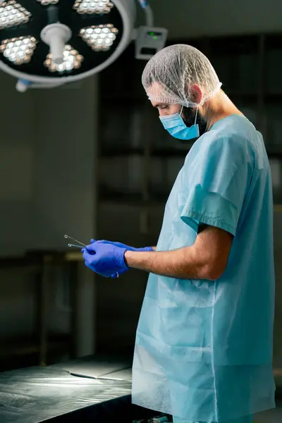 Close Shot Doctor Surgeon Special Uniform Preparing Instruments Surgery Operating — Stock Photo, Image