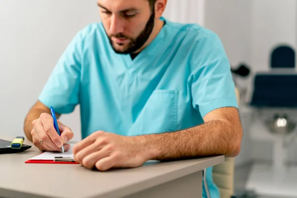 Close Shot Concentrated Doctor Beard Filling Out Documents His Office — Stock Photo, Image