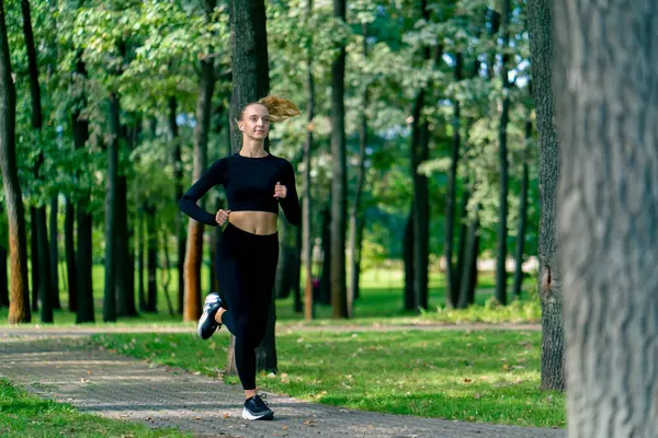 Young Girl Sportswear Headphones Runs Park Morning Maintain Physical Fitness — Stock Photo, Image