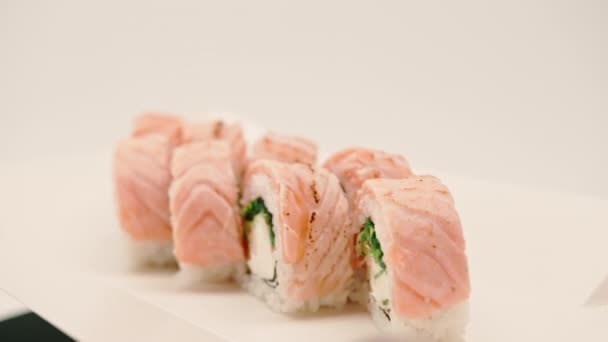 Close Roll Baked Salmon Cucumber Cheese White Background Sushi Delivery — Stok Video