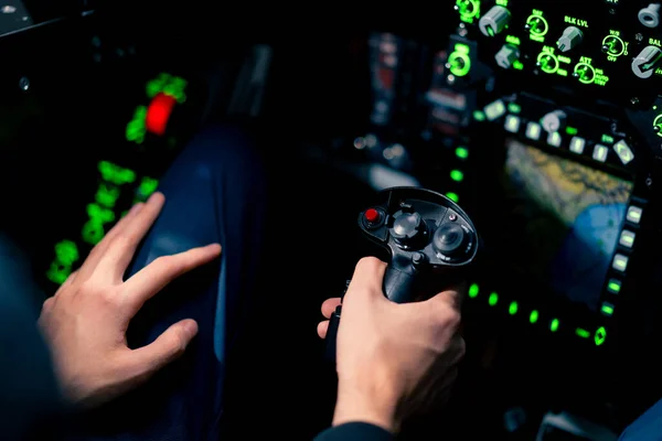 Askeri Bir Uçağın Kokpitine Yakın Çekim Direksiyon Similasyonu Uçuş Simülatörünün — Stok fotoğraf
