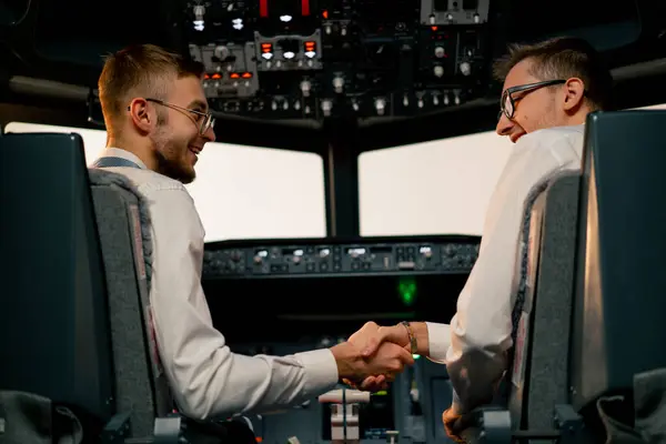 Pilots Cockpit Plane Greet Each Other Shake Hands Start Flight — Stock Photo, Image