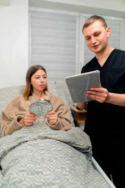 Doctor Patient Room Plastic Surgery Holds Tablet His Hands Girl — Stock Photo, Image