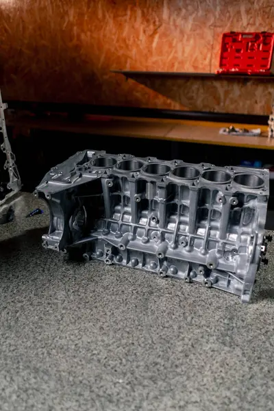 Disassembled Engine Block Table Mechanic Opened Locking Valve Mechanism Motor — Stock Photo, Image
