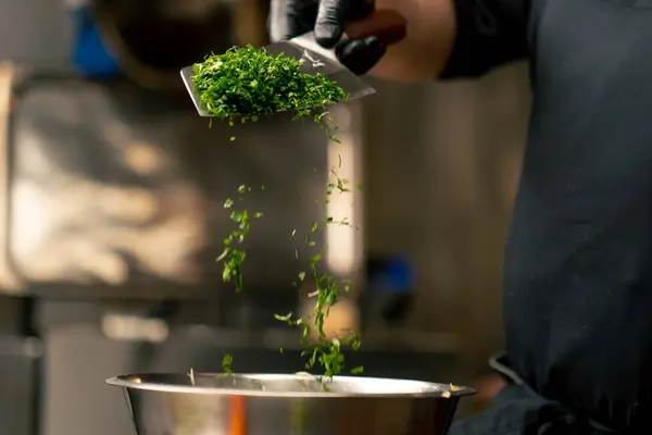 Close Professional Kitchen Chef Uses Knife Pour Chopped Parsley Bowl — Stock Photo, Image