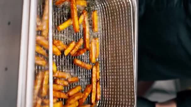 Vertical Video Close Frying Oil Deep Frying Potatoes Sweet Potatoes — Stock Video