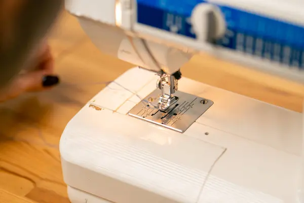 Close Sewing Workshop Sewing Machine Work Woman Seamstress — Stock Photo, Image