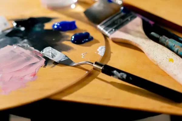 Close Art Workshop Palette Stool Palette Knife Glass Solvent — Stock Photo, Image
