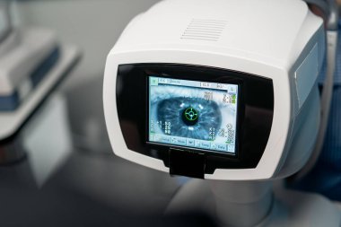 Nem ve kuru alanların göz göstergesinin görüntüsüyle teşhis ekranının yakın plan görüntüsü kontrol edilsin