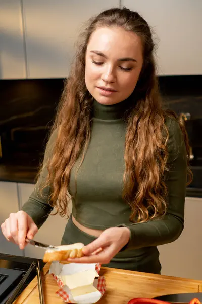Young Girl Love Green Dress Kitchen Buttering Bread Preparing Dinner — Stock Photo, Image