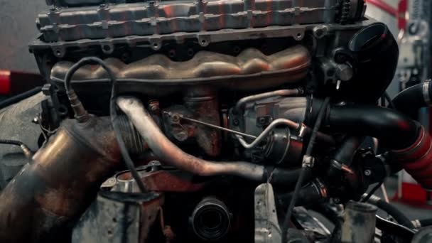 Close Stație Service Aproape Partea Motorului Unei Mașini Care Repară — Videoclip de stoc