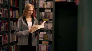 Kadın bir kitapçıya teslim eder. Genç bir kız, sınavlara hazırlanmak için kendine yeni bir kitap seçer. Öğrenci yaşam tarzı içeriğini okur.