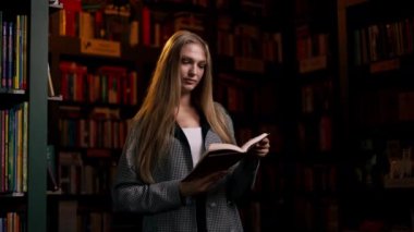 Bir kitapçıda genç bir kız sınavlara hazırlanmak için yeni bir kitap seçer. Öğrenci yaşam tarzı içeriğini okur.