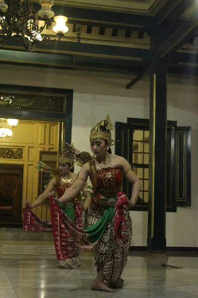 2018年3月24日インドネシア マンクネガラン寺院地域 ソロでの伝統的なダンスパフォーマンス ジャワ文化の維持の一形態として — ストック写真