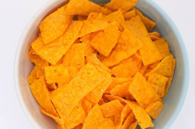 Beyaz arkaplanda Chips Atıştırması