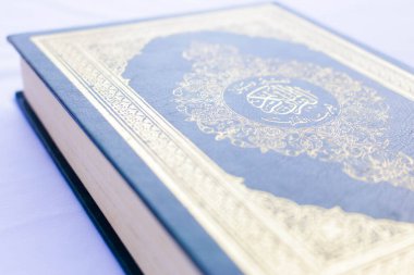 Beyaz arkaplan üzerine Al 'an