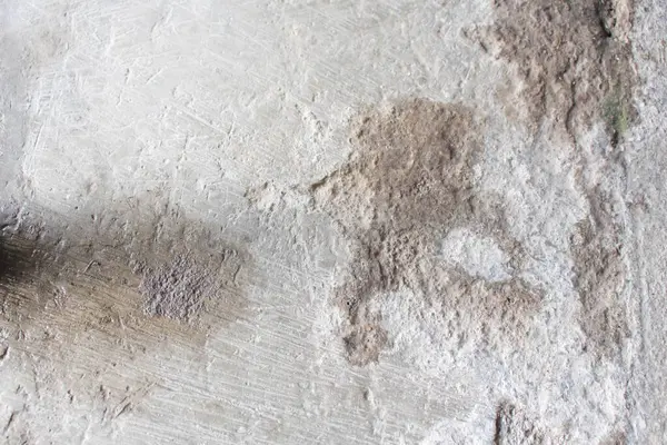 Düz olmayan beton zeminin görünüşü