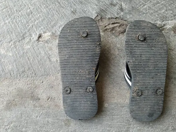 Terliklerin ya da ayakkabıların görünüşü