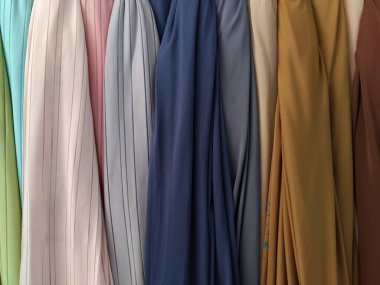 Metreye göre kumaşın çeşitli renkleri