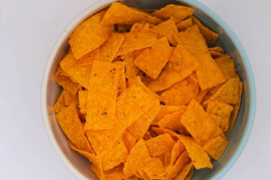 Beyaz arkaplanda Chips Atıştırması