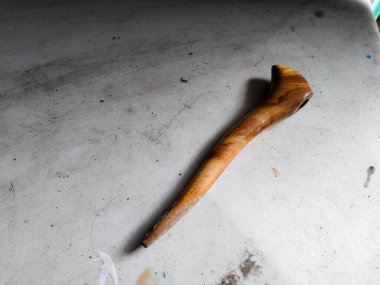 Ahşap desenli tüttürme borusu modeli