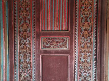 Tahtaya eşsiz oyulmuş desen