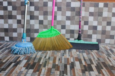 Ev için bazı temizlik aletleri