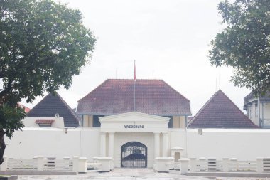 Yogyakarta, Endonezya, 25 Aralık 2024. Jalan Malioboro, Yogyakarta 'da bulunan bir Hollanda miras kalesi..