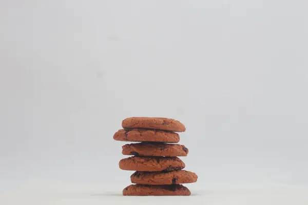 Beyaz Arkaplanda Çikolatalı Bisküviler