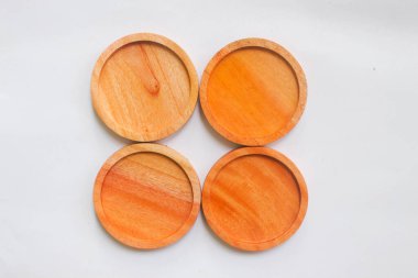 Dairesel şekilli ahşap bardak altlıkları