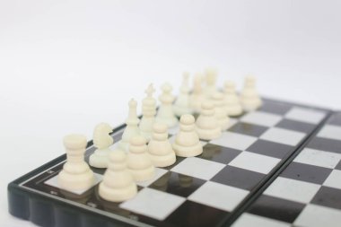 Parçaları kullanarak bir strateji oyunu