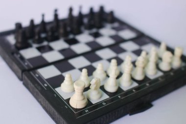 Parçaları kullanarak bir strateji oyunu