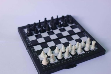 Parçaları kullanarak bir strateji oyunu