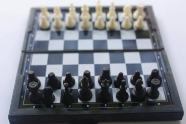 Parçaları kullanarak bir strateji oyunu