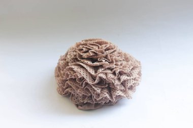 Türban için bir topuz oluşturan kumaş oluşturma