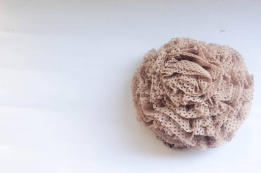 Türban için bir topuz oluşturan kumaş oluşturma