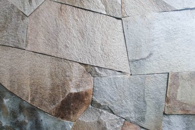 Doğal taş duvarlar için kullanılır.