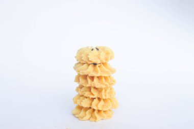 Beyaz arkaplanda kuru ekmek yığını