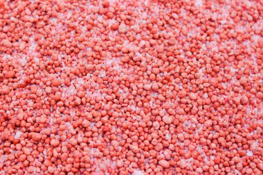 Pirinç tarlaları için karıştırılan kimyasal gübre.