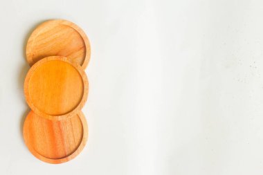 Dairesel şekilli ahşap bardak altlıkları